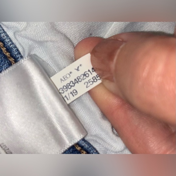 American Eagle Mom Jeans Size 4 - Picture 5 of 11